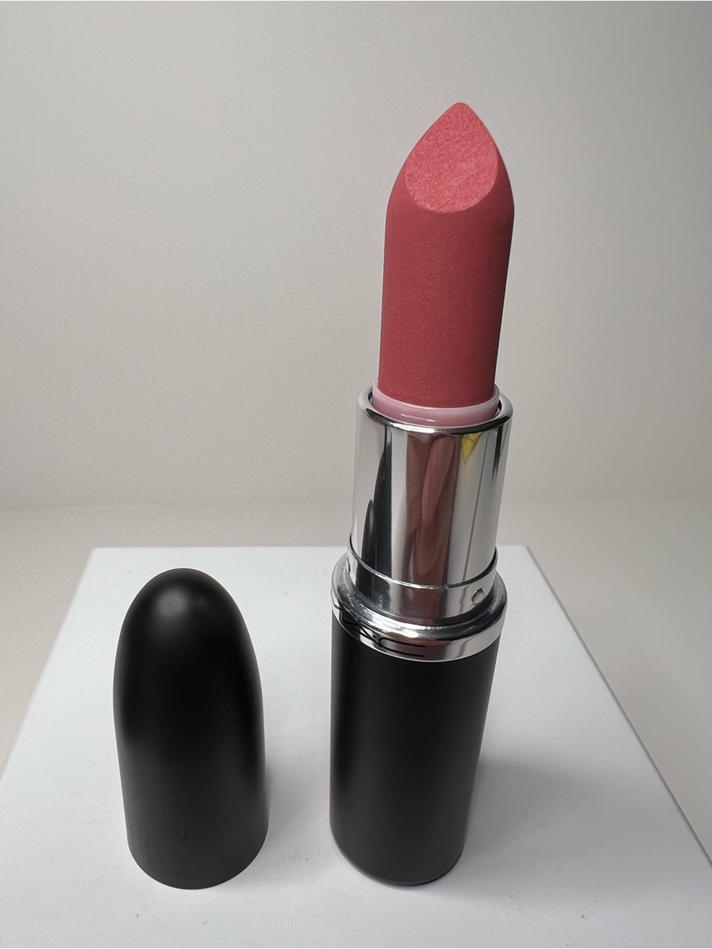 M.A.C M·A·CXIMAL SILKY MATTE LIPSTICK